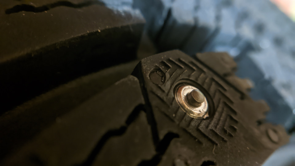 А это «шип» Ikon Tyres Nordman 5. — Toyota Corolla (140/150). Запчасти на фото: Ikon Nordman 5