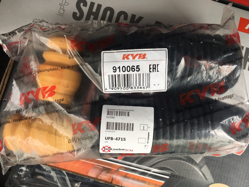 910065 KYB — Пылезащитный комплект — Chevrolet Lacetti Sedan. Запчасти на фото: 910065