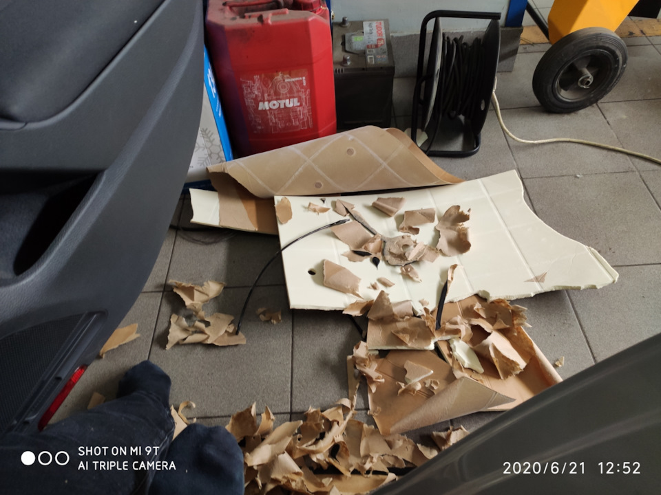 Задняя часть изоляции. — Volkswagen Golf Mk6