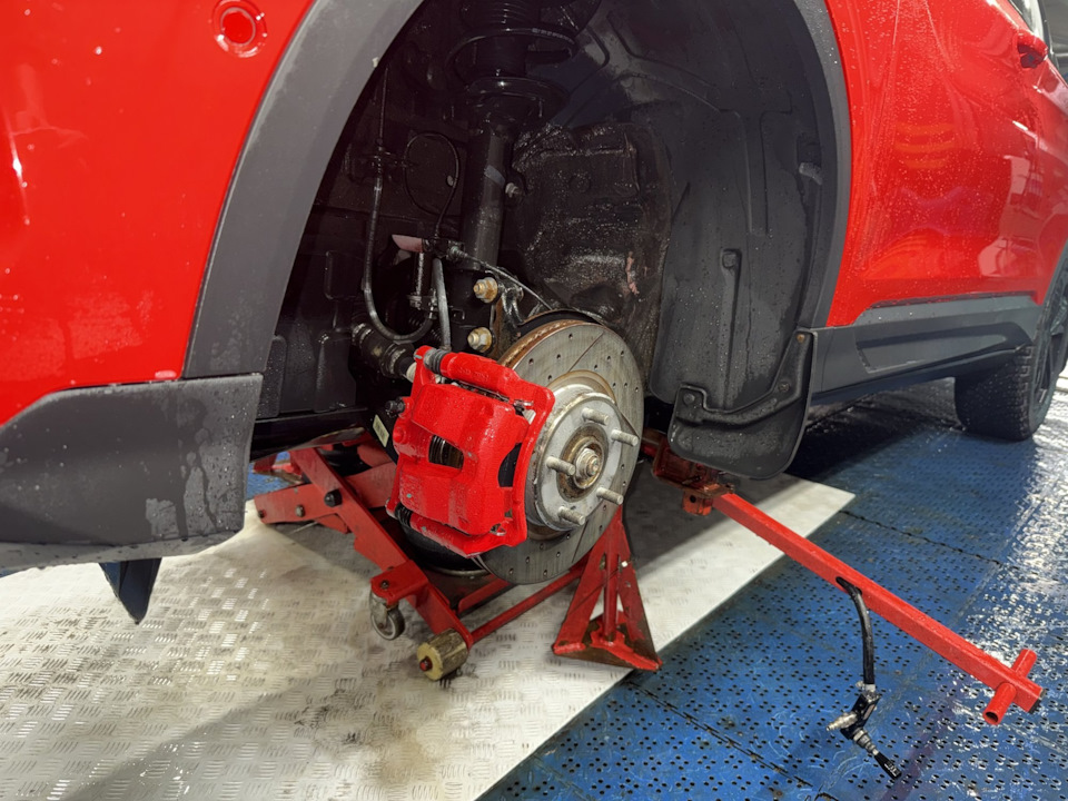 Мойка арок с применением высокощелочных моющих средств — Geely Coolray (2023)