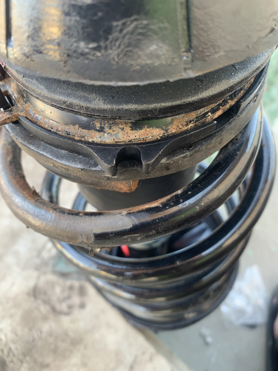 Вот этот вырез напротив начала пружины. — Chevrolet Lacetti Sedan