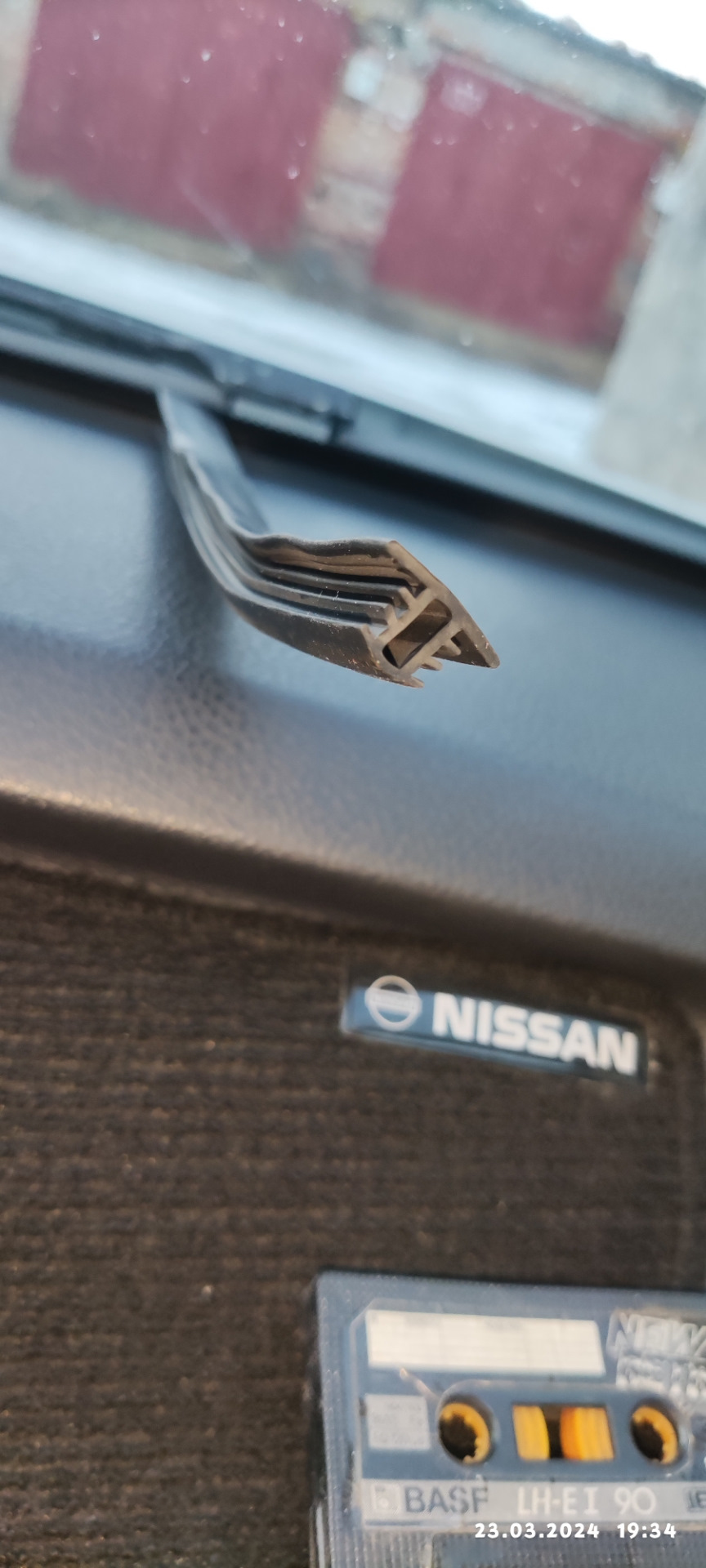 Такой профиль уплотнителя — Nissan Terrano III