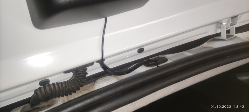 Провод закрепил к трубке. — Nissan Terrano III