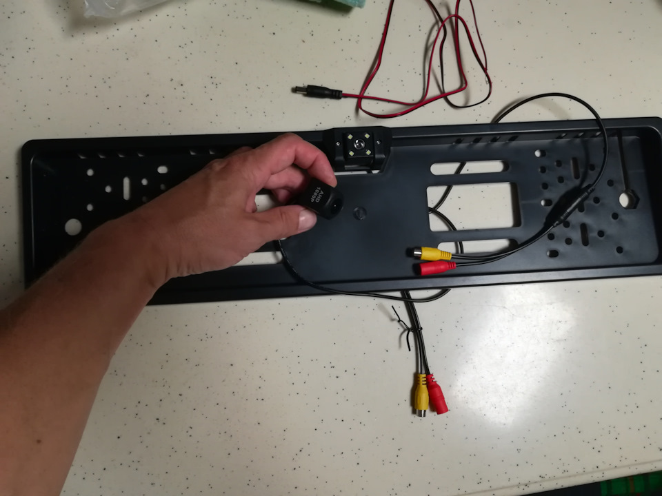 две камеры — Audi 100 Avant (C3)