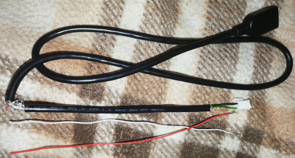 usb кабель — Nissan Qashqai (2G)