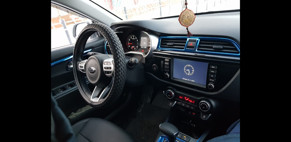 салон мне нравится 👍 — KIA Rio X-Line. Запчасти на фото: 2041124