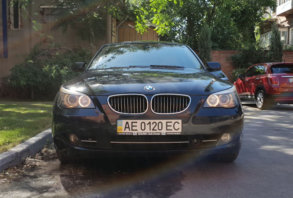В режиме габаритных огней — BMW 5 series (E60)