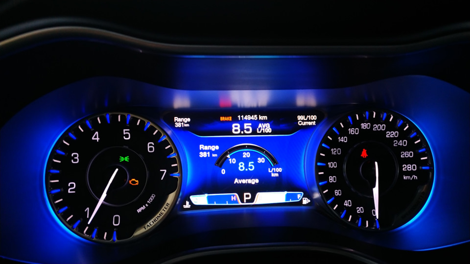 Откручиваем четыре болта которые держут панель приборов и меняем её… Собираем в обратном порядке. — Chrysler 200 (2G)