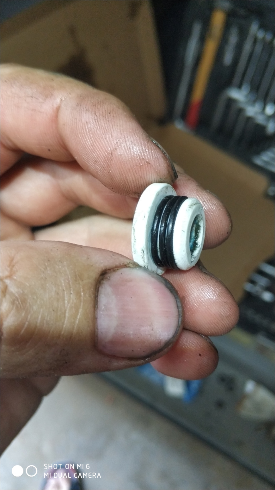 То же самое проделал с втулками тяг, поскольку после их установки был огромный люфт. — Volkswagen Multivan (T4)