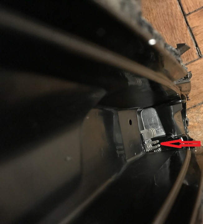 P.S. *фото не мое плис. Вот в такую скобу вставляется плата с дорожками. Халтура одно слово! — Ford Mondeo IV