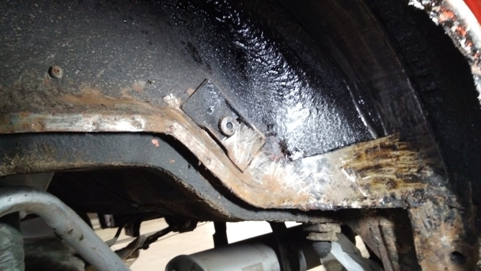 Задние колесные арки то же обработаны от души. Все это придется убирать. — Москвич 412