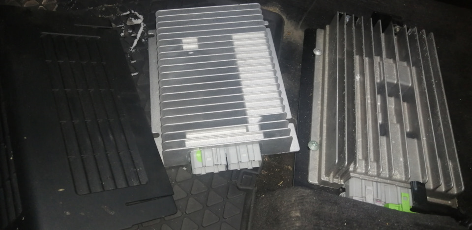 Старый и новый усилок. Процесс замены) — Volkswagen Passat CC