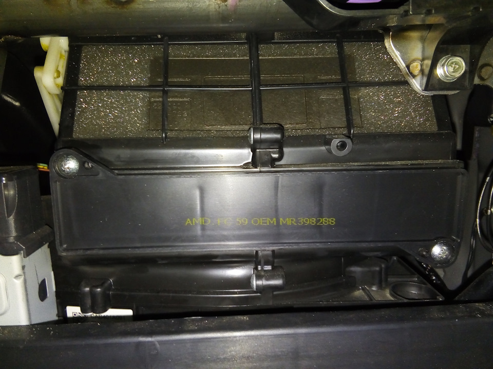 Фото в бортжурнале Mitsubishi Lancer IX. Запчасти на фото: AMDFC59, MR398288