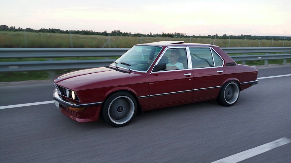 валим домой)) — BMW 5 series (E12)