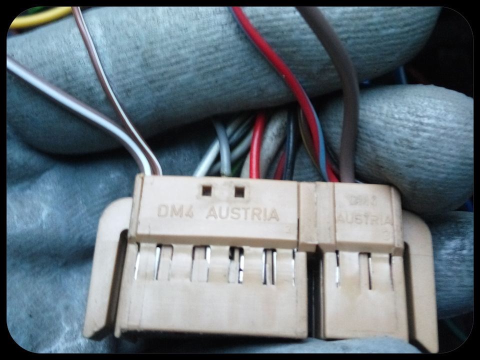 Коричневая фишка 10pin+5pin — Audi 80 (B4)