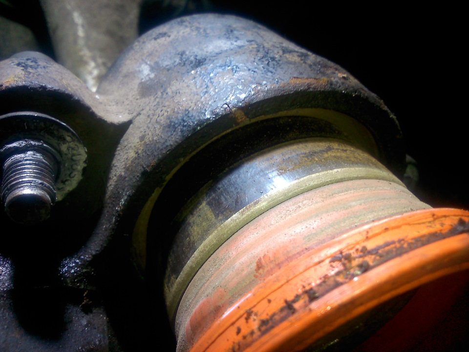 Ревизирую поршень. Думаю заржавел. — Mercedes-Benz M-Class (W163)