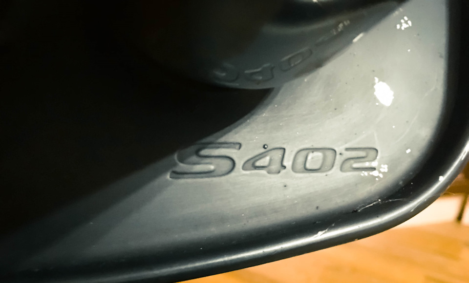 Выдавленная надпись S402 — Subaru Legacy (BL/BP)