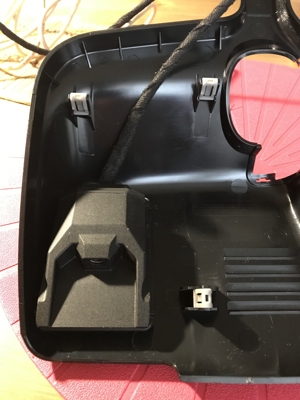 камера крепится прямо на корпус — Nissan Qashqai (2G)