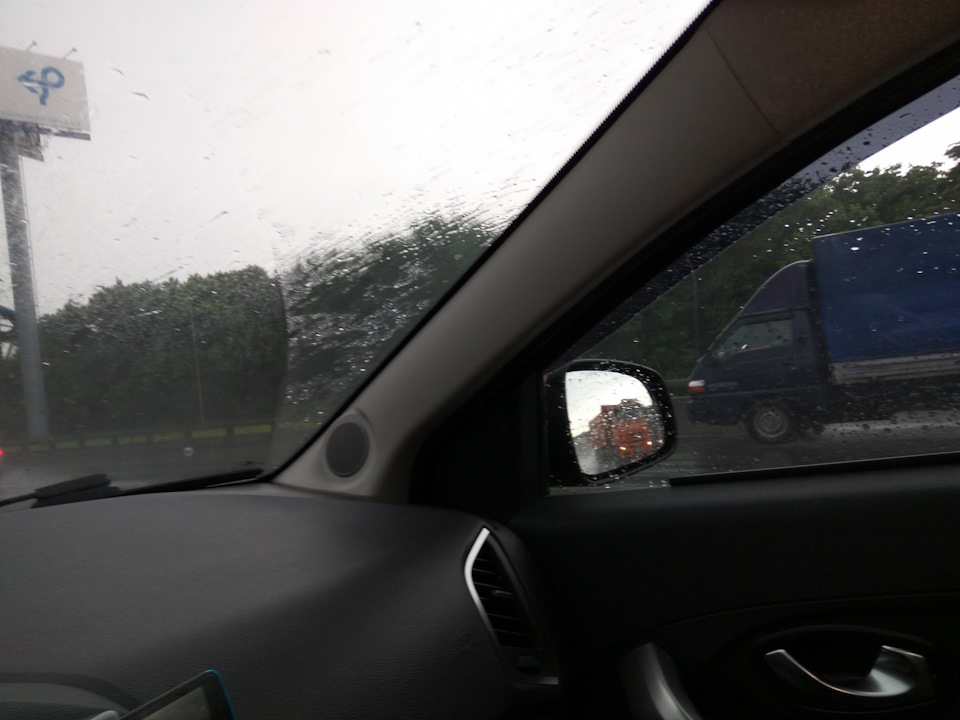 МКАД …пробки … дождь мочит стёкла когда авто стоит или медленно едет — Lada XRAY