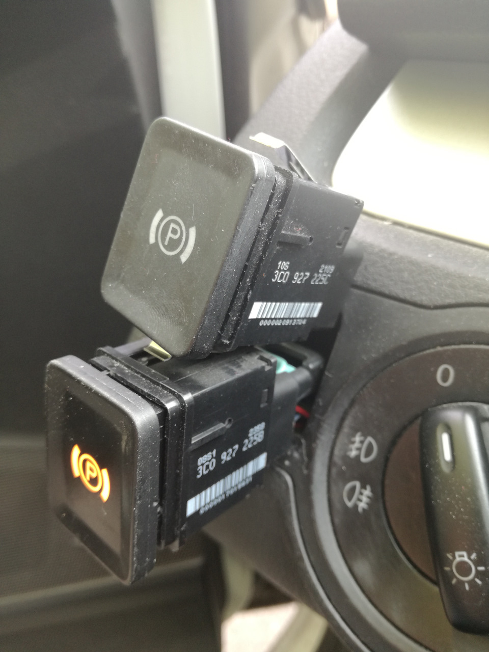 Отличий от старой никаких, в том числе по маркировке — Volkswagen Passat Variant (B6). Запчасти на фото: 309272