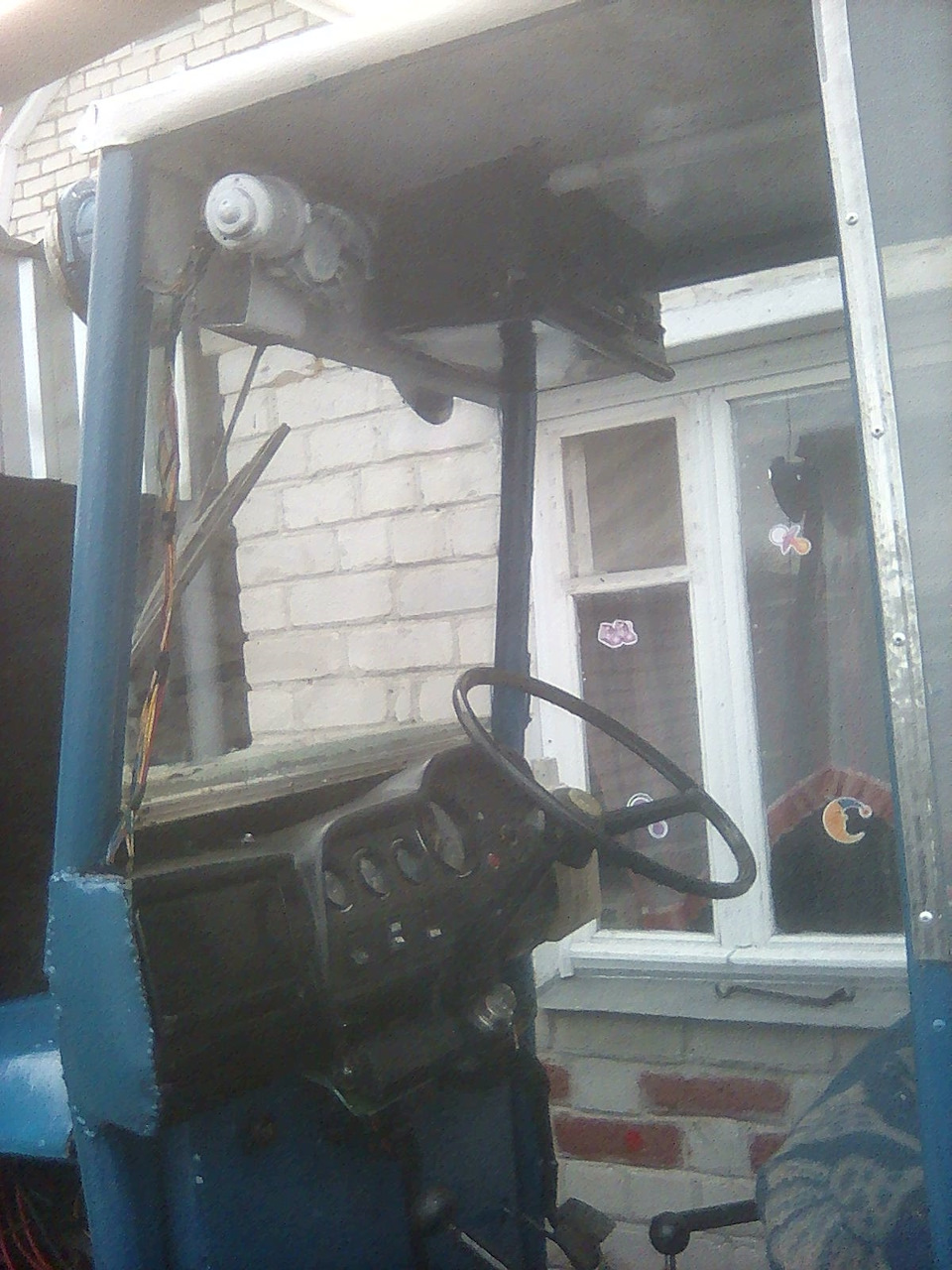 Поставили музыку и трактор готов работать. — Chevrolet Niva (1G)