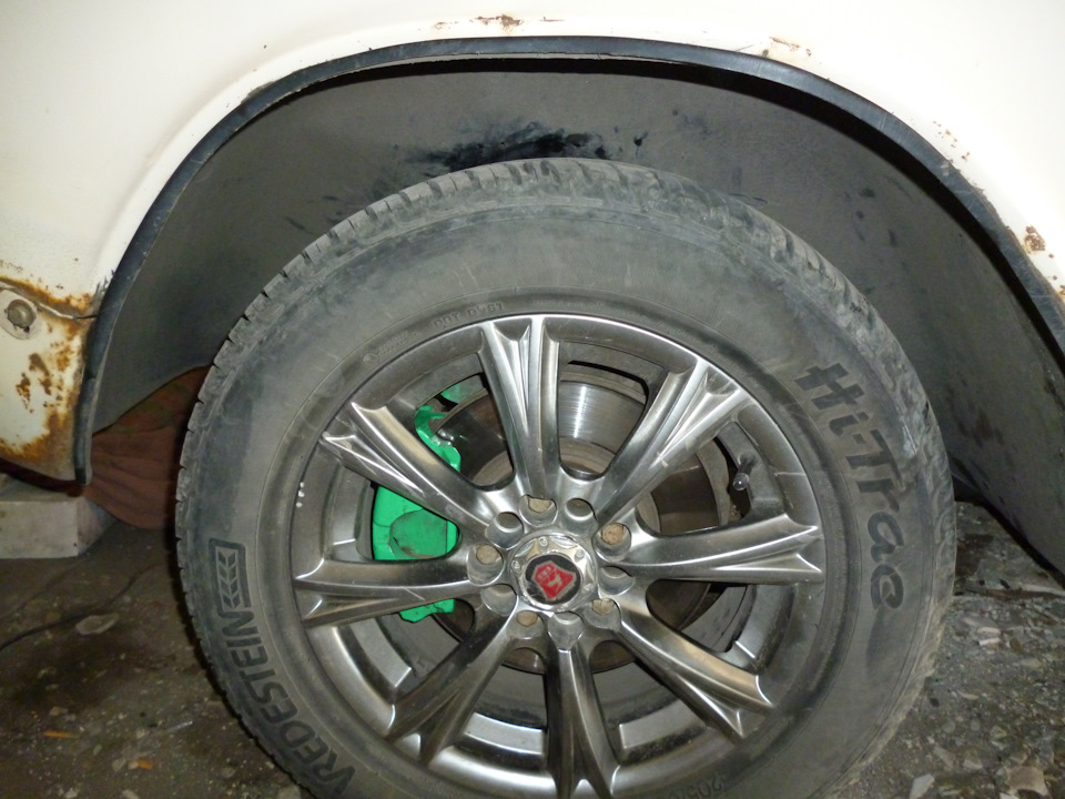 Опускаем на колесо.Радуемся, потирая, в кровь, сбитые руки.))) — ГАЗ 24