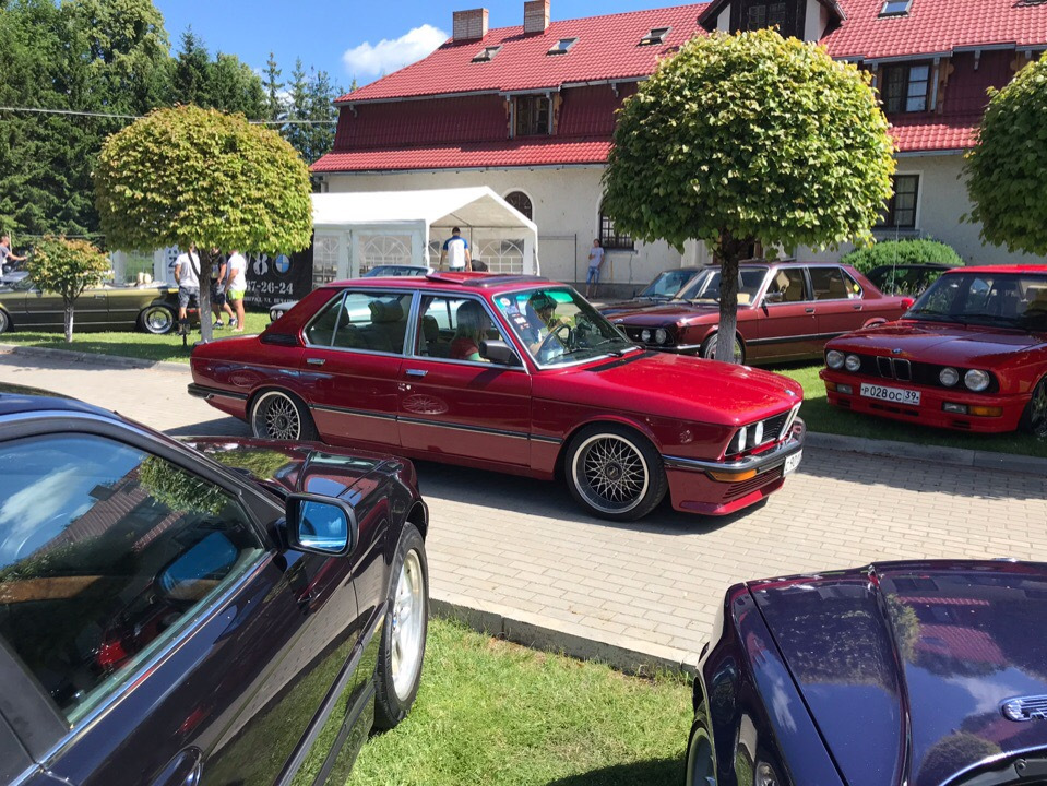 Курсируем к месту дислокации — BMW 5 series (E12). Запчасти на фото: 1726Z4