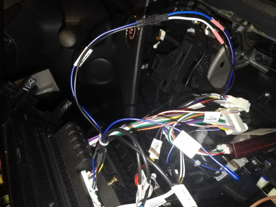 синий 20-34(MIC+), черный 19-36(MIC-) — Nissan Qashqai (2G)