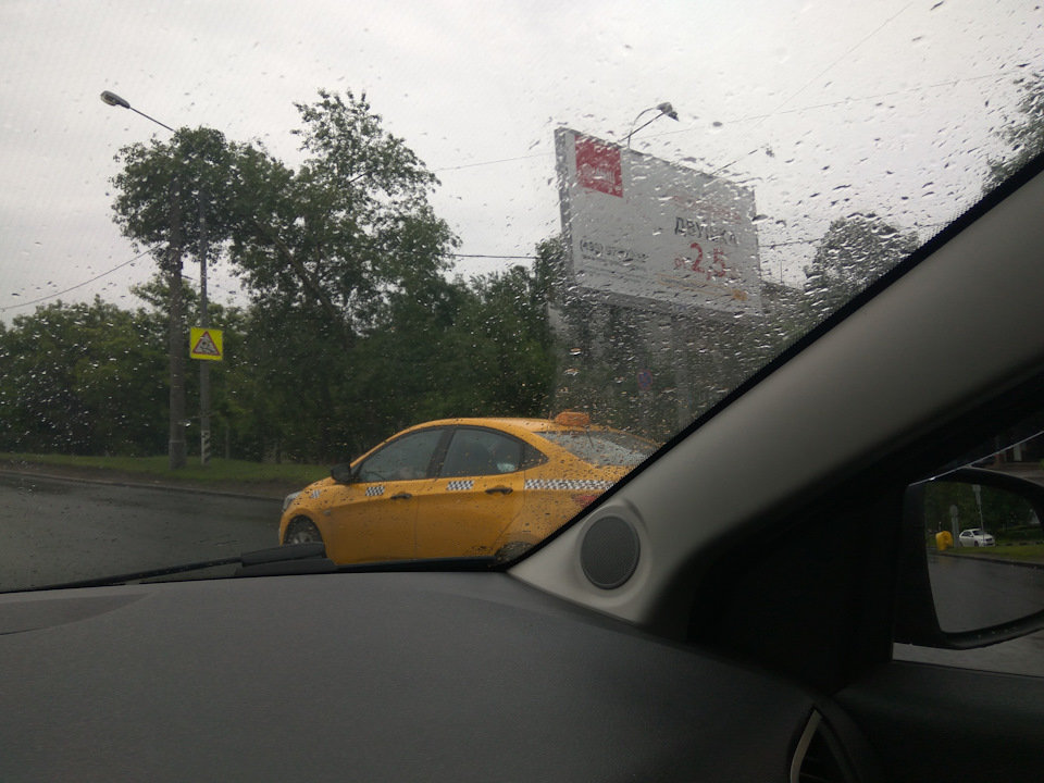 не сухо — Lada XRAY