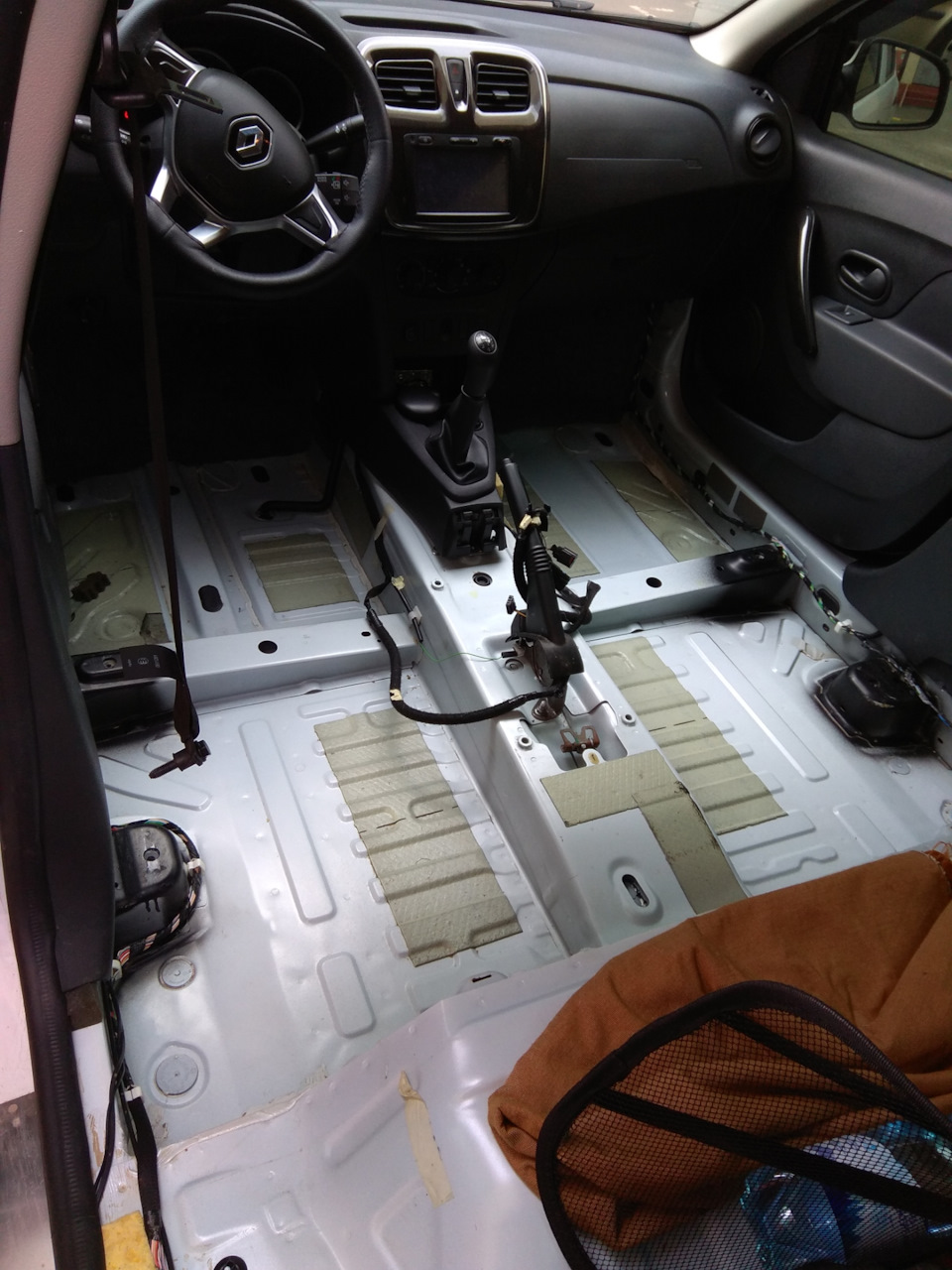 Фото в бортжурнале Renault Logan (2G)