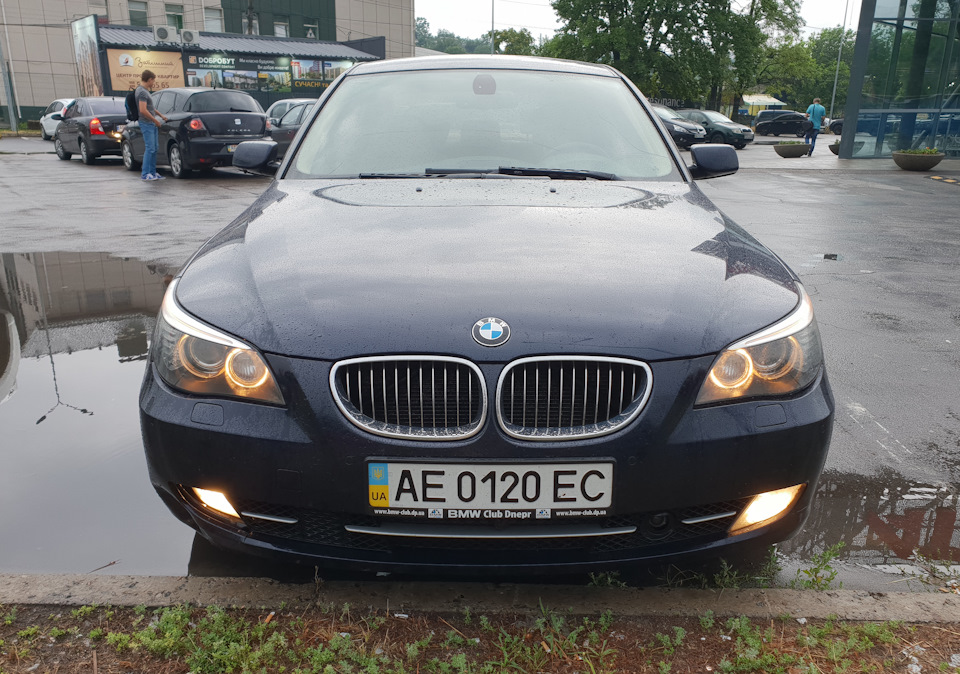 В режиме габаритных огней — BMW 5 series (E60)