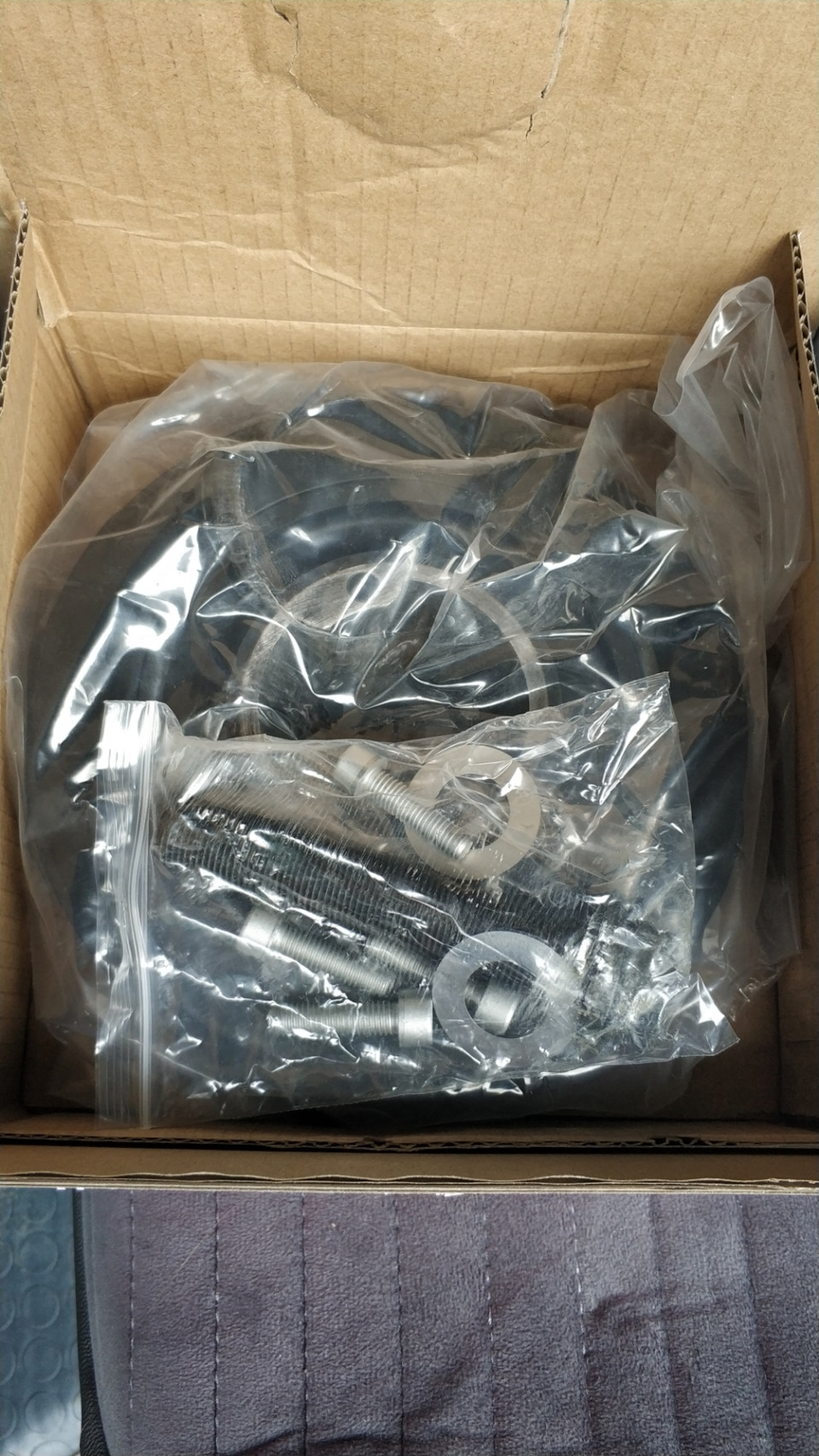 Новый шкив с болтом и — Volkswagen Multivan (T4)