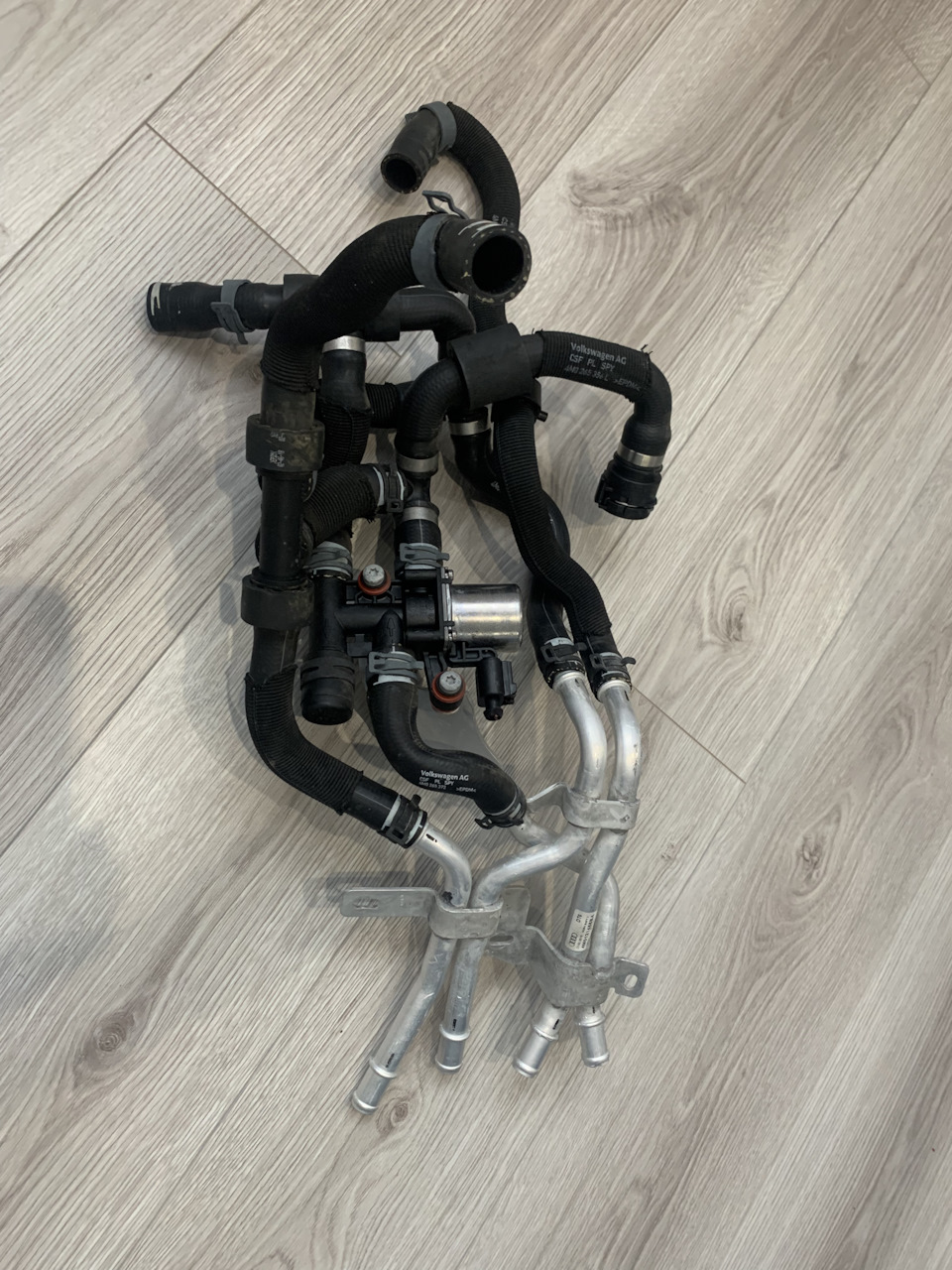 Все эти патрубки необходимо заменить — Audi Q7 (2G)