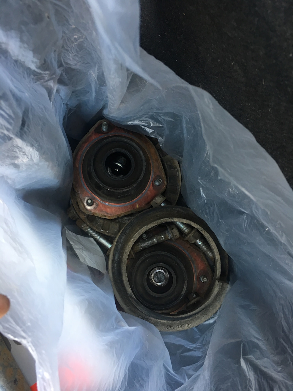 Опоры вроде как были в хорошем состоянии, но решили заменит полностью комплект — Chevrolet Lacetti Sedan. Запчасти на фото: 862198