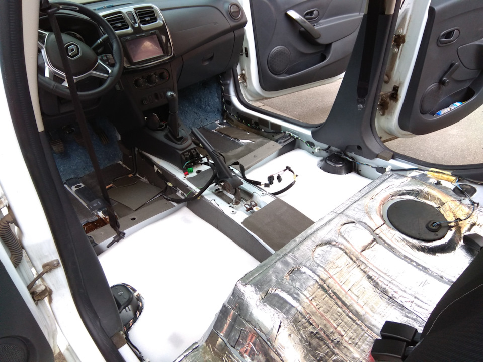 Фото в бортжурнале Renault Logan (2G)