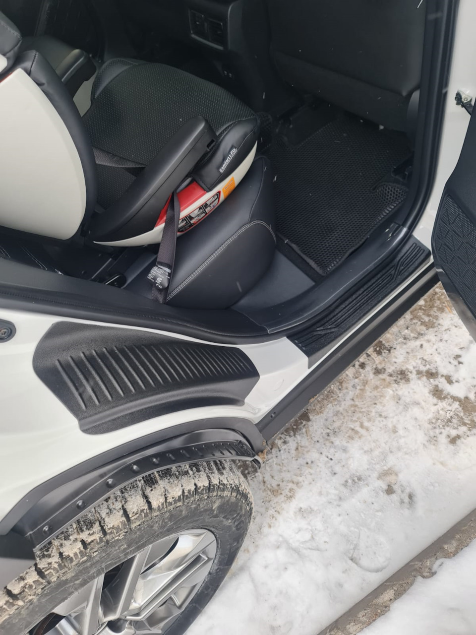 Фото в бортжурнале Toyota RAV4 (5G)