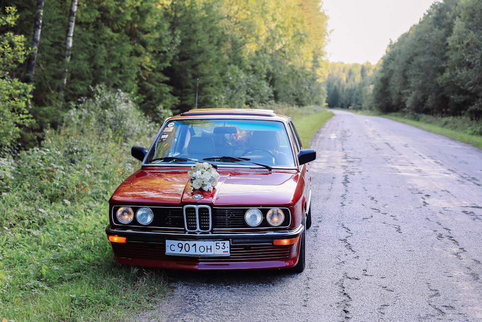 в пути — BMW 5 series (E12)