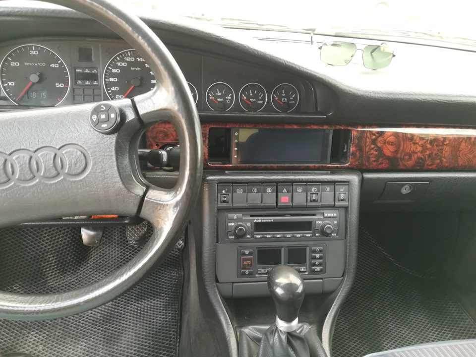 накладка на месте — Audi 100 Avant (C3)