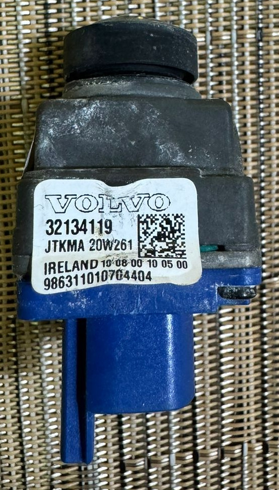 Фото в бортжурнале Volvo XC40. Запчасти на фото: 32134119