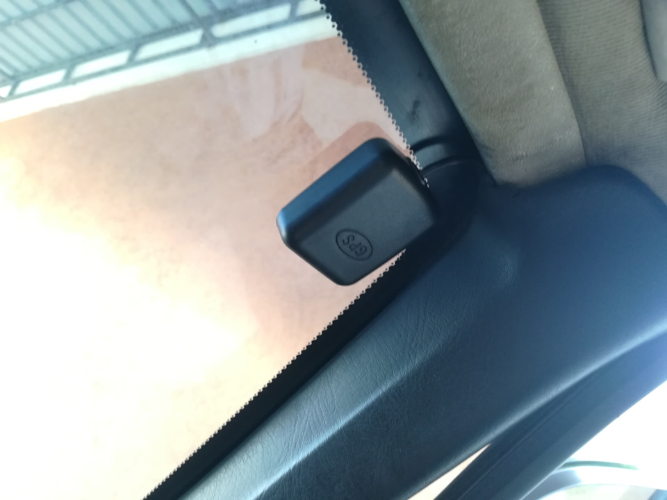 GPS датчик разместил здесь — Audi 100 Avant (C3)