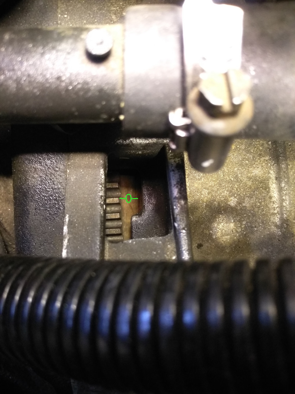 Вот такую метку нужно искать на маховике — Audi A6 Avant (C4)