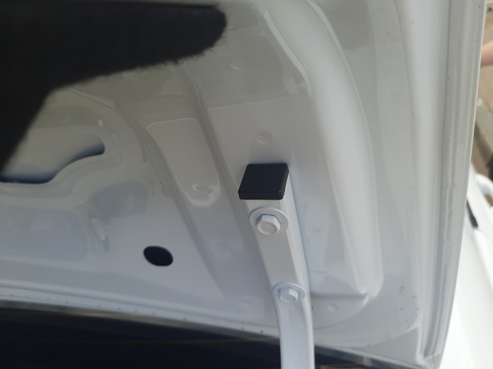 По высоте вставляемой части надо чуть подрезать, чтоб в болт не упиралась. — Lada Vesta (NG)