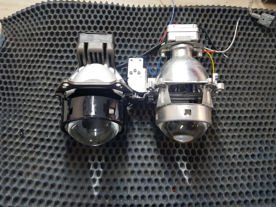 сравнение bi модуля и штатной ксеноновой линзы — Ford Focus Sedan II