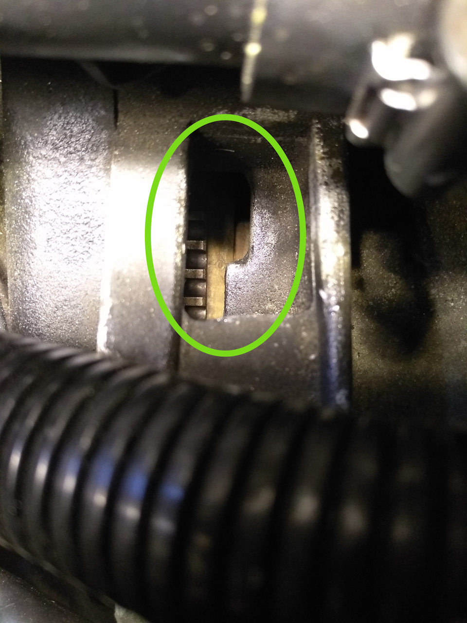 Должно получиться вот так(на фото может показаться что риска немного сдвинута, но это не так, это из-за удобства фотографирования 😉 — Audi A6 Avant (C4)