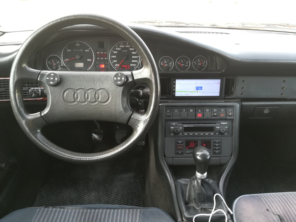 несколько дней ездил так, проверял. Воздух из воздуховодов идет! — Audi 100 Avant (C3)